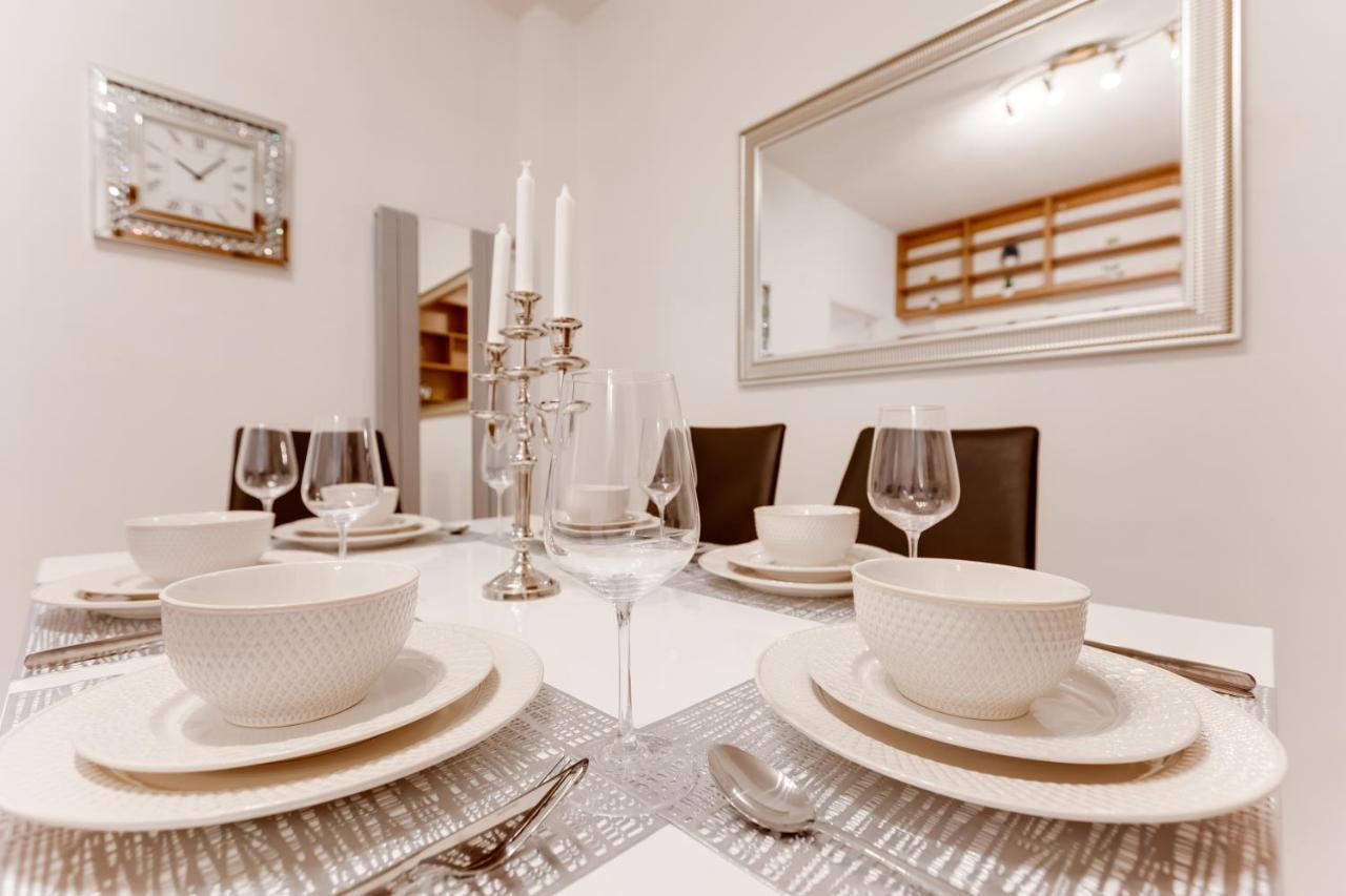 Exclusive Riverside Apartment In The Heart Of Praag Buitenkant foto