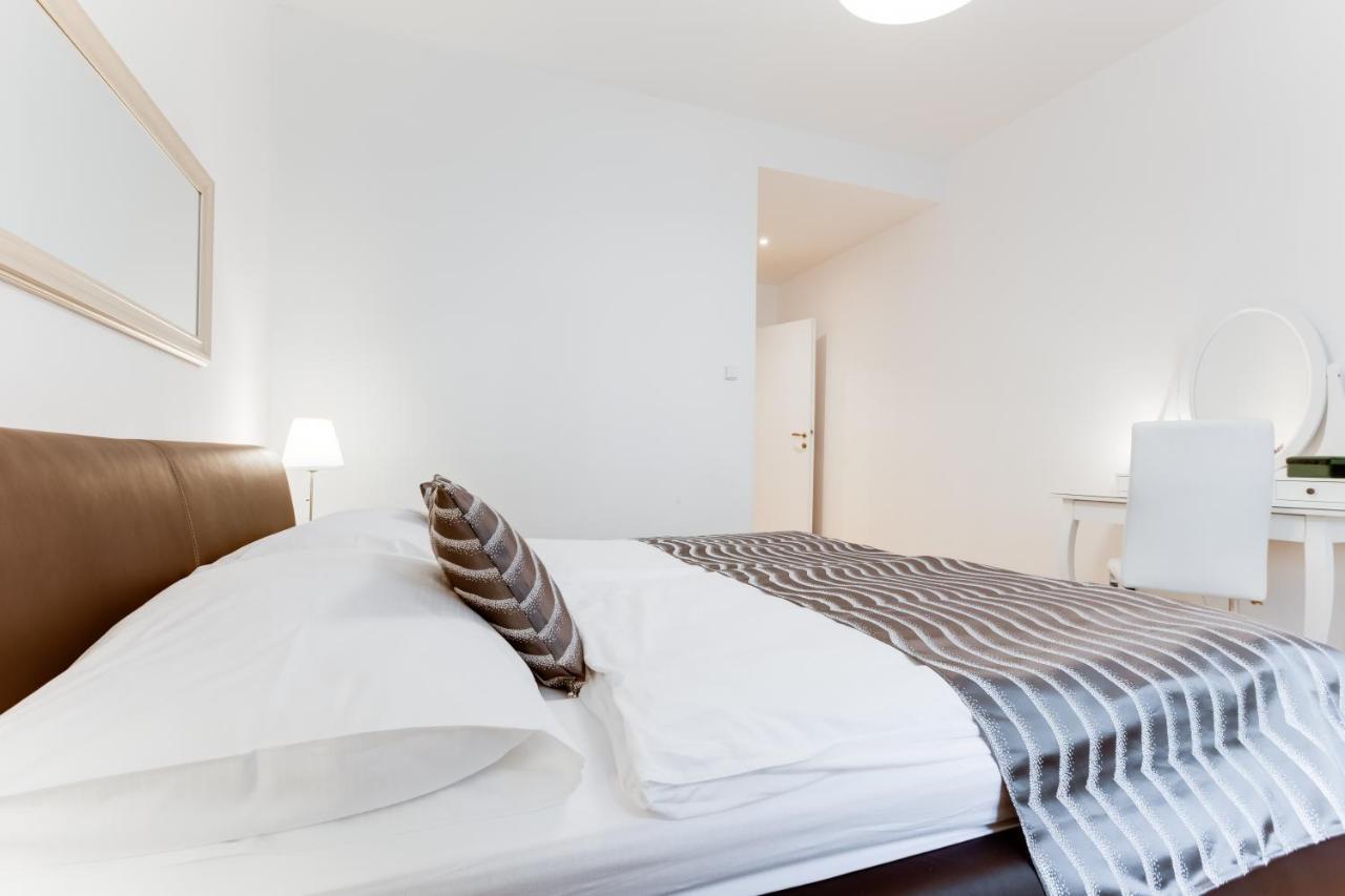 Exclusive Riverside Apartment In The Heart Of Praag Buitenkant foto