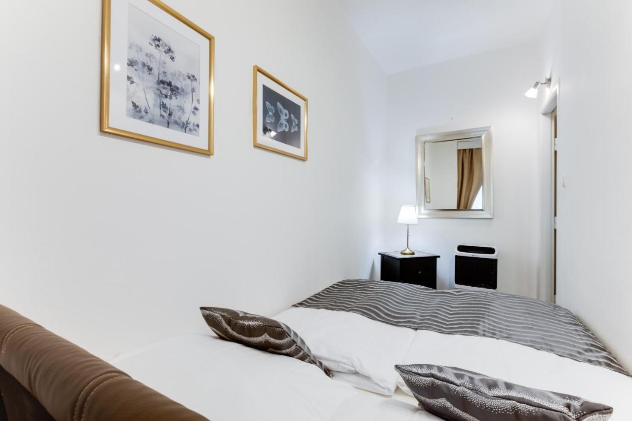 Exclusive Riverside Apartment In The Heart Of Praag Buitenkant foto