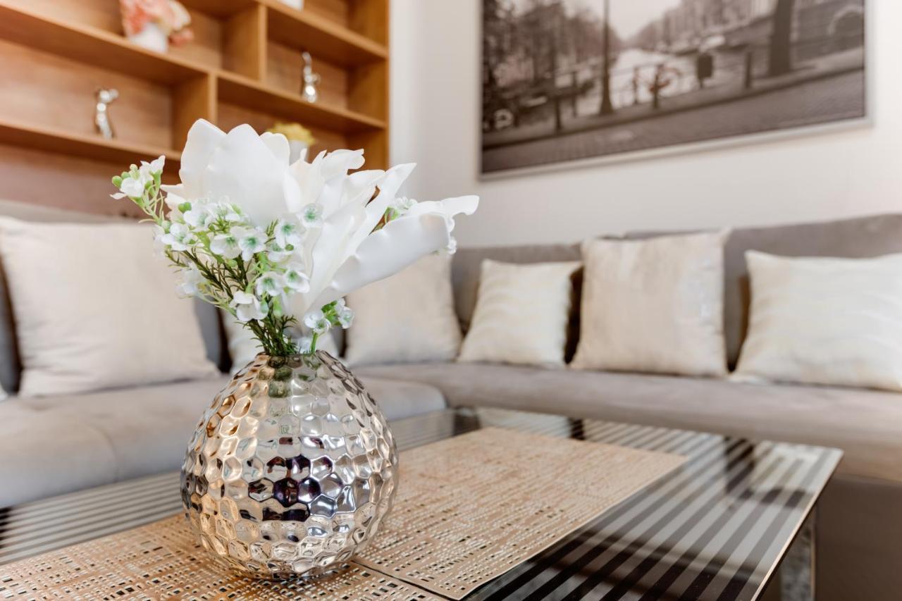 Exclusive Riverside Apartment In The Heart Of Praag Buitenkant foto