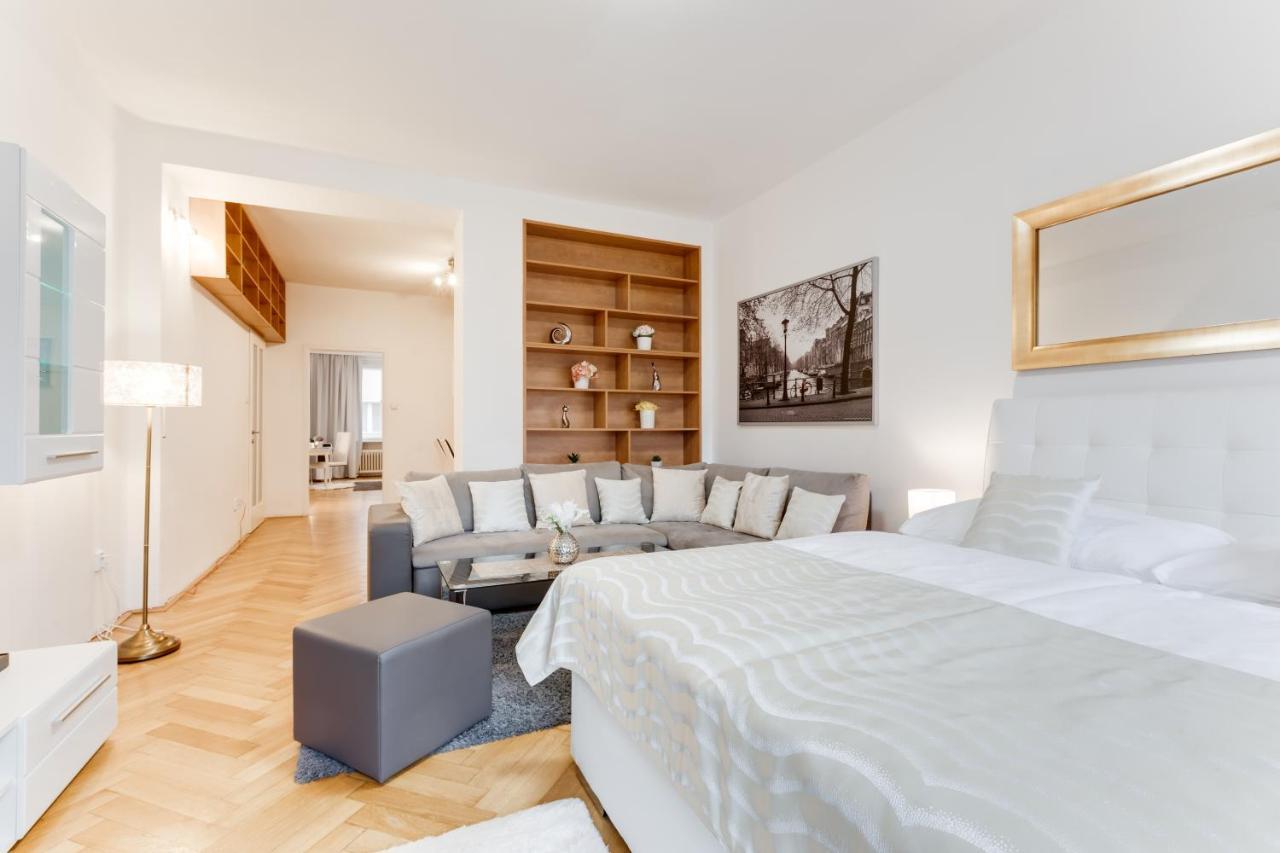 Exclusive Riverside Apartment In The Heart Of Praag Buitenkant foto